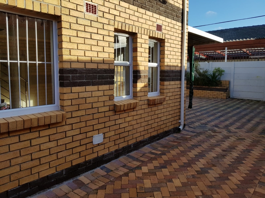 5 Bedroom Property for Sale in Athlone Western Cape